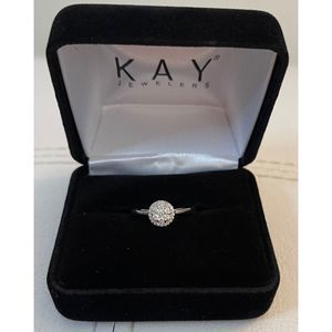 Kay Jewelers 10K White Gold 1/4 CT TW Diamond Ring (Size 7)